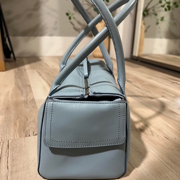 Light blue Ann Taylor leather barrel bag - Picture 2 of 7